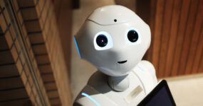 Humanoider Roboter Pepper verstärkt Team des B*lab der HWR